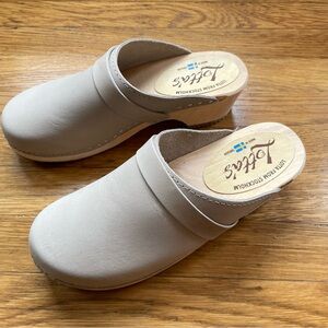 New in box LOTTA FROM STOCKHOLM Oatmeal Nubuck Clog